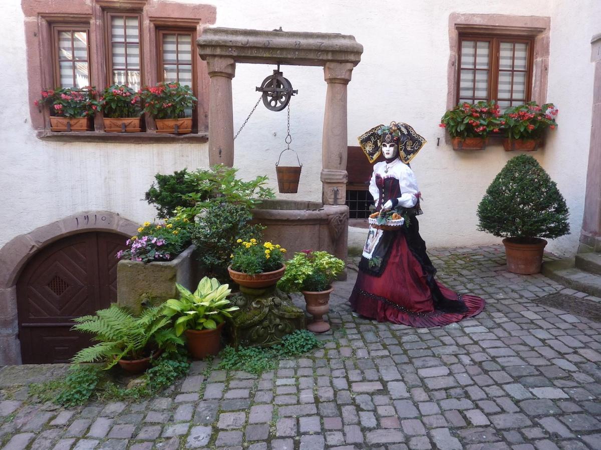 Bed and breakfast ADRIHOF à Riquewihr, Cour de l'Abbaye d'Autrey Extérieur photo
